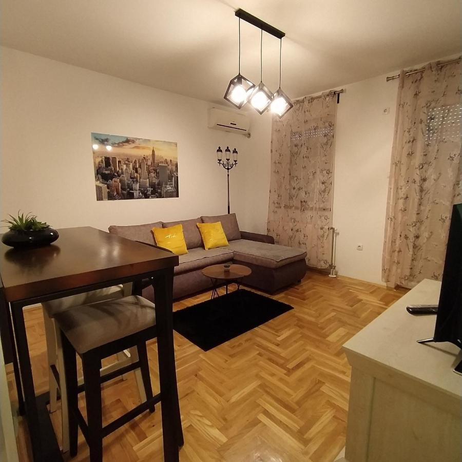 Daniris Apartman Новий Сад Екстер'єр фото