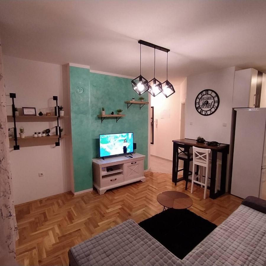 Daniris Apartman Новий Сад Екстер'єр фото
