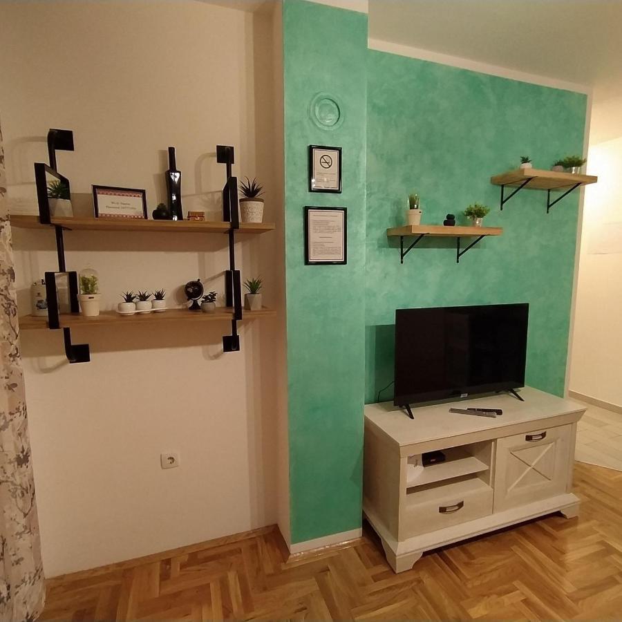 Daniris Apartman Новий Сад Екстер'єр фото